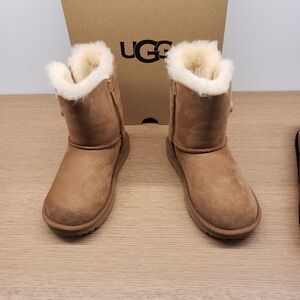 Ugg Bailey Button Boot Chestnut New in box
